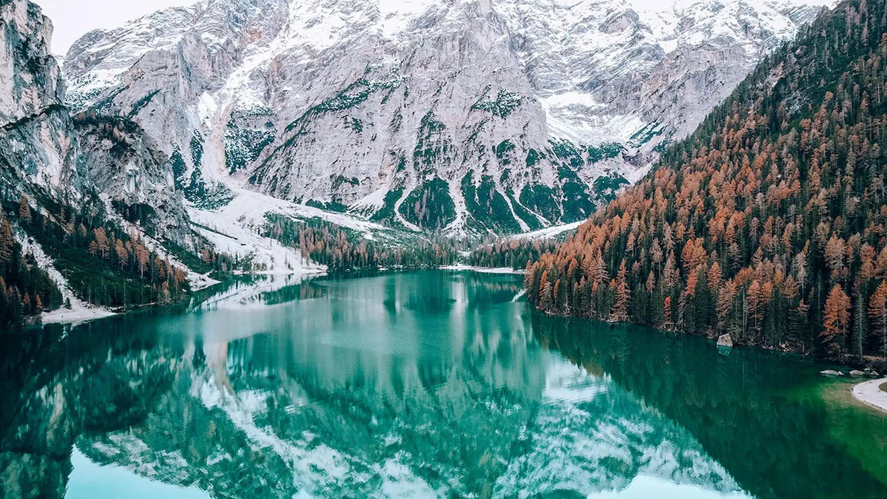 Lago di Braies: Lo Specchio delle Dolomiti che Ruba il Cuore